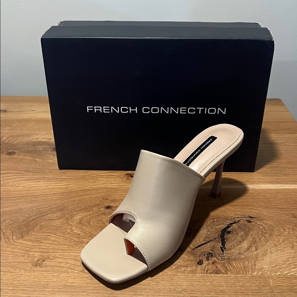 French Connection Nude Kelly Toe Loop Heeled Mules Sandals NIB Size 9